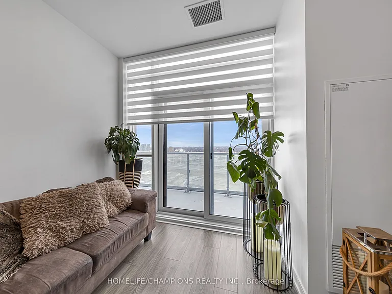 225 Village Green Sq #Penthouse 08 — Photo 6