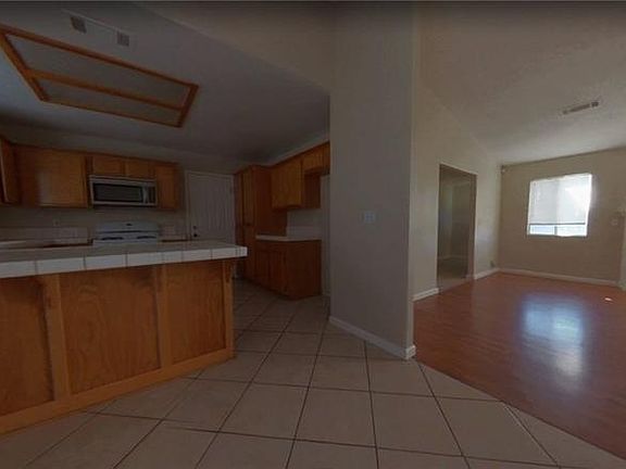 5th image of 15875 Jasmine St