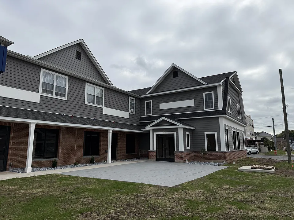 873 Farmington Ave #7