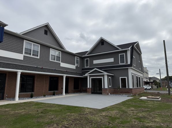873 Farmington Ave #7