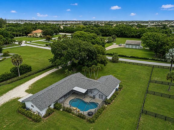 3rd image of 785 Cindy Drive