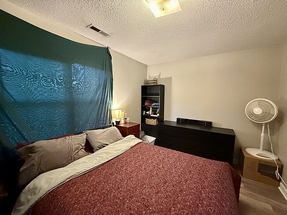 4th image of 368 Hunting Green Dr #1