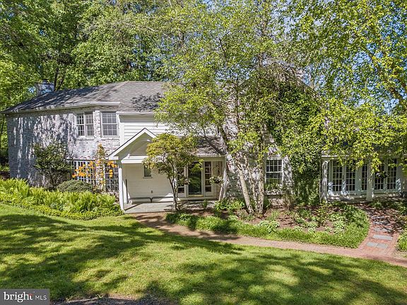3rd image of 4 Westbrae Ln