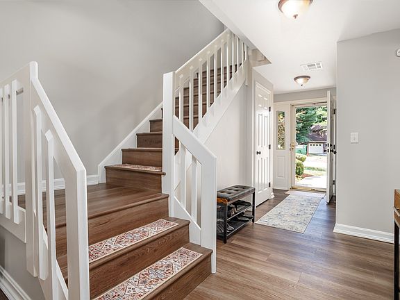 2nd image of 512 Ridgefield Cir #C