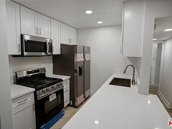 4th image of 18620 Hatteras St Unit 180