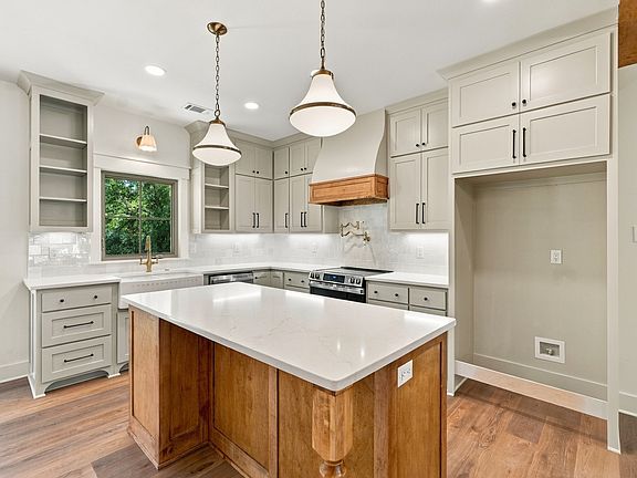 5th image of 364 Sellers Rd