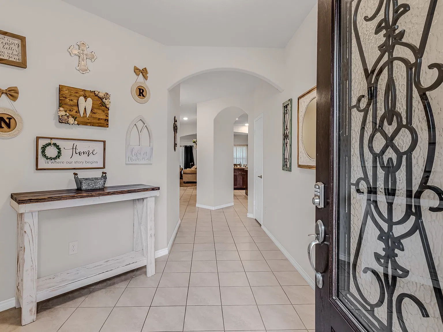3 bed, 2.0 bath, 1858 sqft, $2,200 — Photo 4