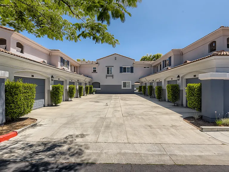 Santa Rosa Apartments — Photo 20