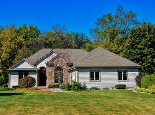 W381N6361 Labelle Villa Dr, Oconomowoc, WI