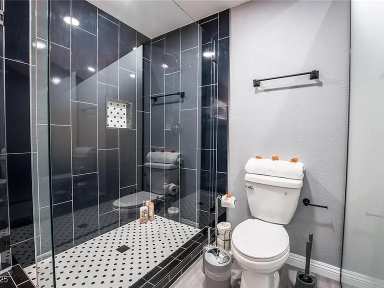 7439 Trudy Ln — Photo 39