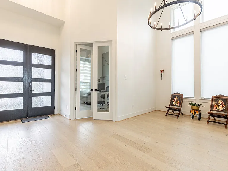 208 Sadaba St — Photo 8