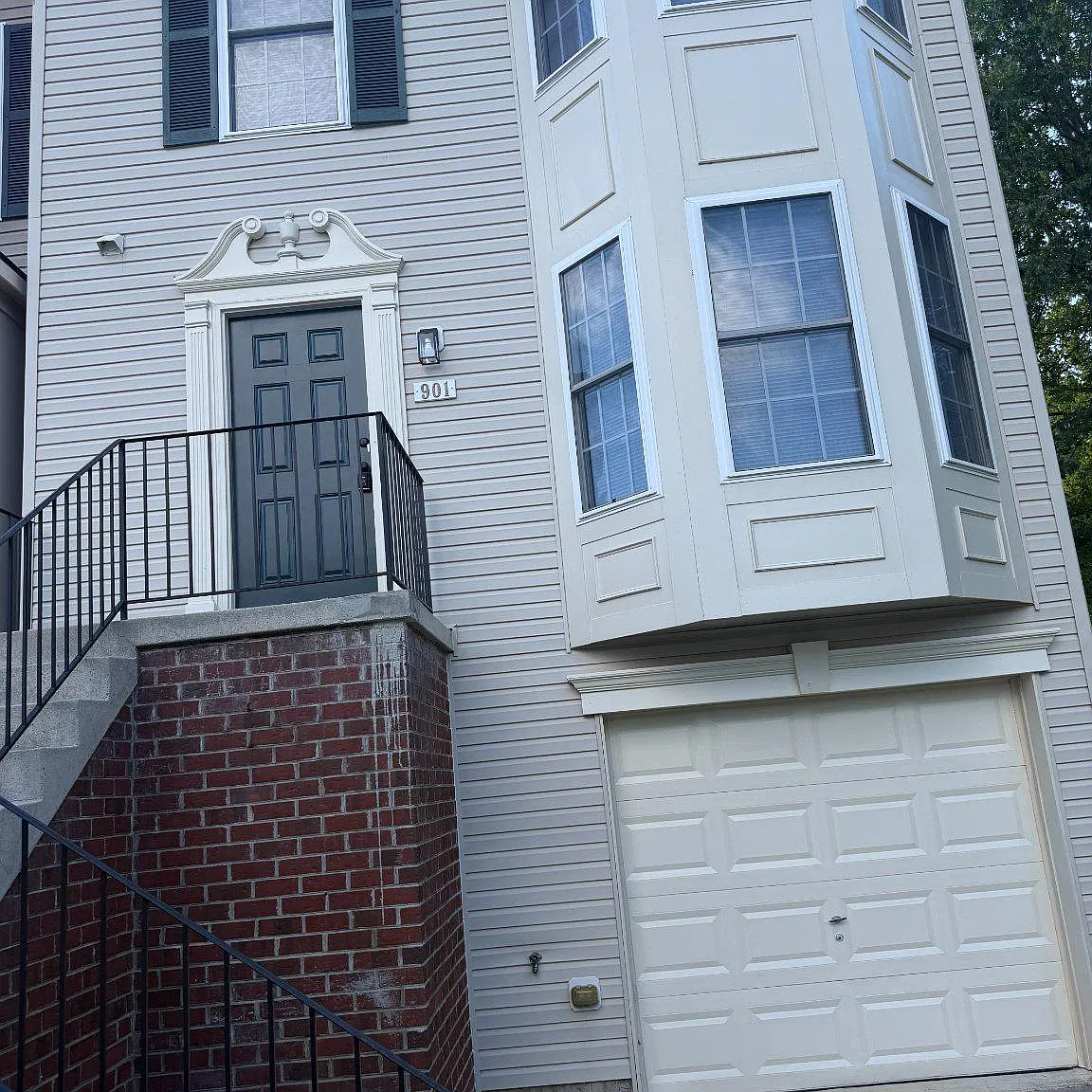 3 bed, 4.0 bath, 2456 sqft, $2,700 — Photo 3