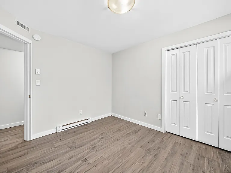 1530 Logan Ave — Photo 8