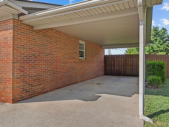 5th image of 123 Mountain View Dr