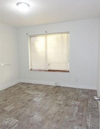 5th image of 8430 Crespi Blvd Unit 8428