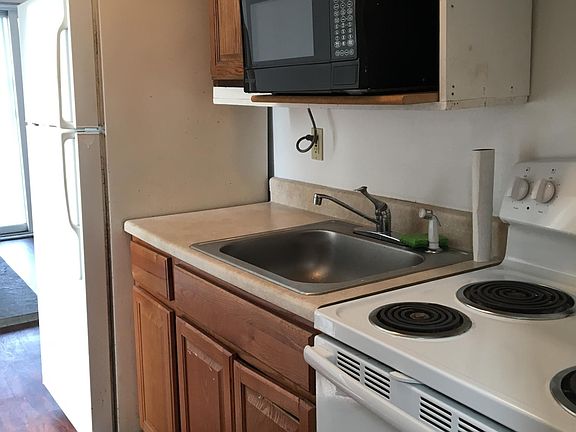 5th image of 88 Cove St APT B