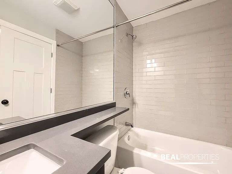 530 W Surf — Photo 14