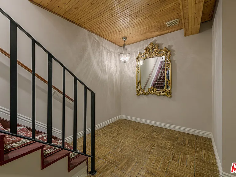 204 Foothill Rd — Photo 10