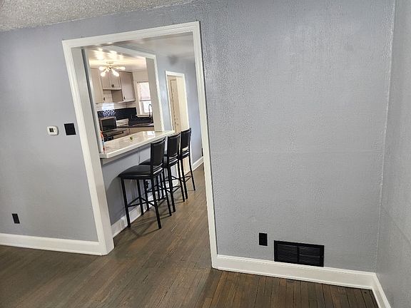 5th image of 324 Stevens Ave #1