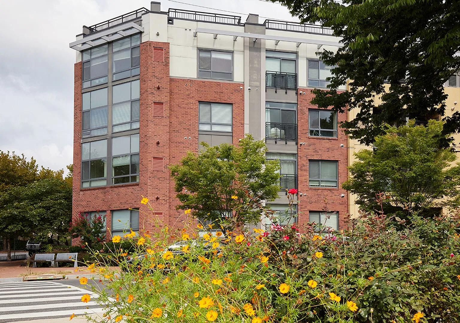 Spacious Two-Bedroom Silver Spring Apartment! Pets Welcomed/Amenities Galore! — Photo 1