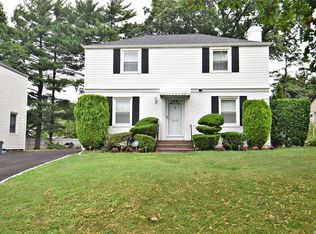 20 Wilwade Rd, Great Neck, NY 11020