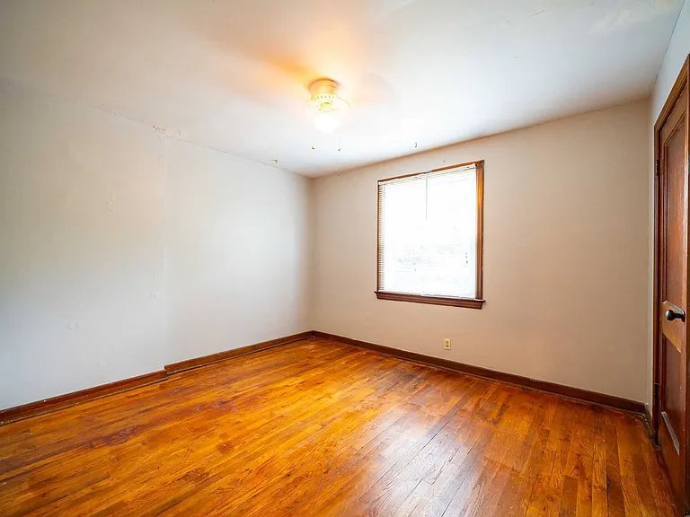 213 E Hudson St — Photo 14