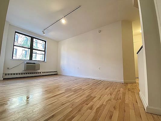 2nd image of 49 Ludlow St APT 4a