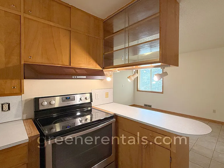1616 10th Ave SW — Photo 4