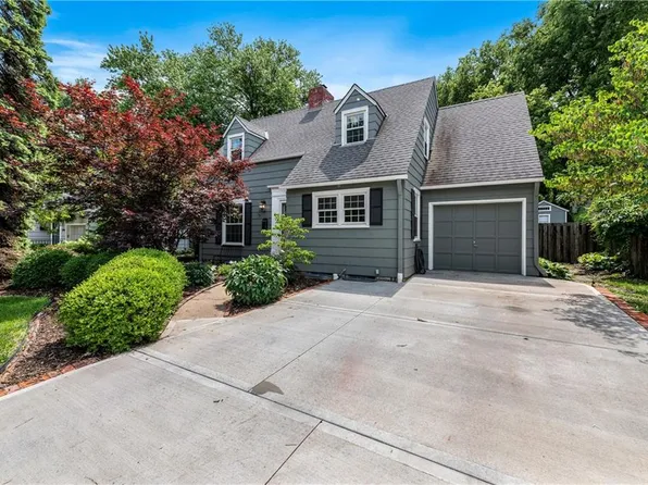 5702 Roeland Dr, Roeland Park, KS 66205
