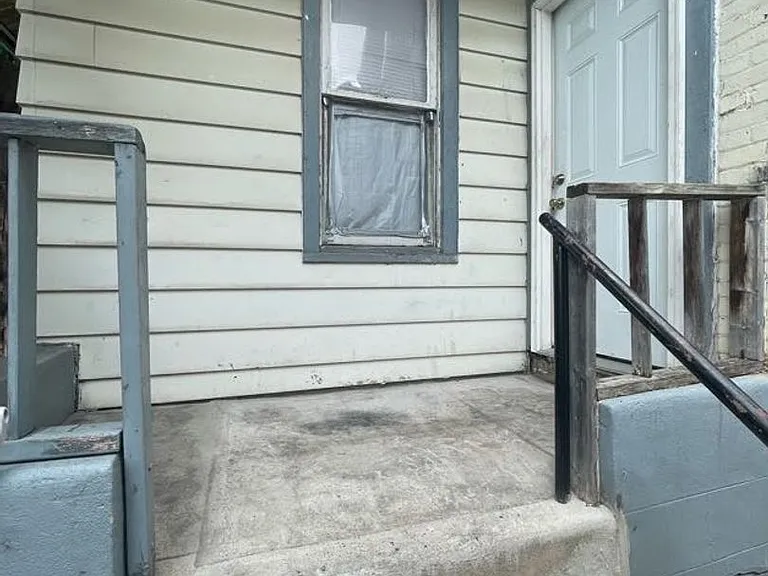 118 Windsor St — Photo 2