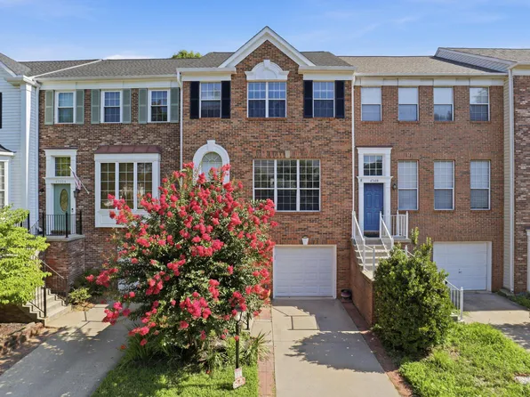 47606 Watkins Island Sq, Sterling, VA 20165
