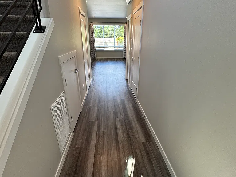 983 Sunseeker Ln — Photo 3