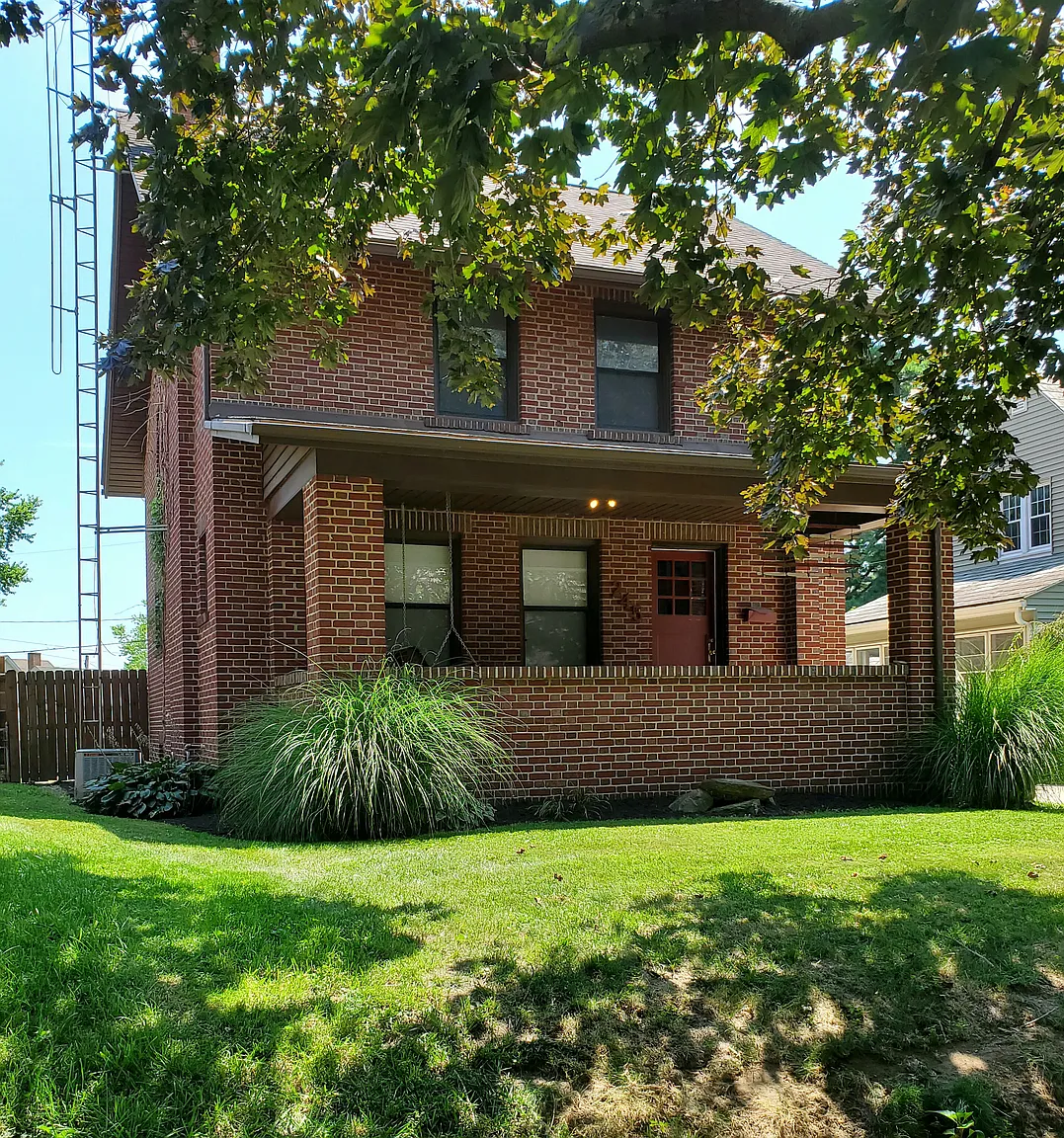 245 Robbins Dr photo 1