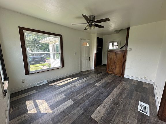 2nd image of 1525 White St