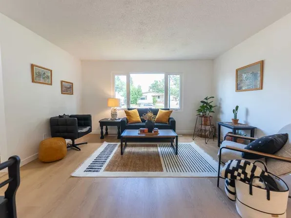 29 N Anquetel St, Red Deer, AB T4R 1G6