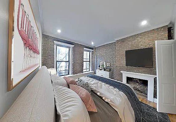 5th image of 117 Elizabeth St APT 4B