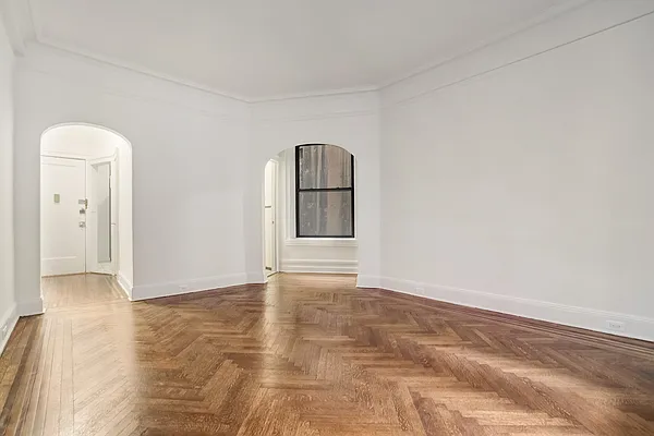 Rented by Bond New York | media 4