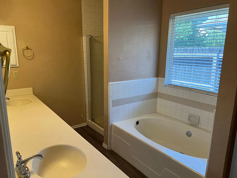 1812 Brittany Ln — Photo 7