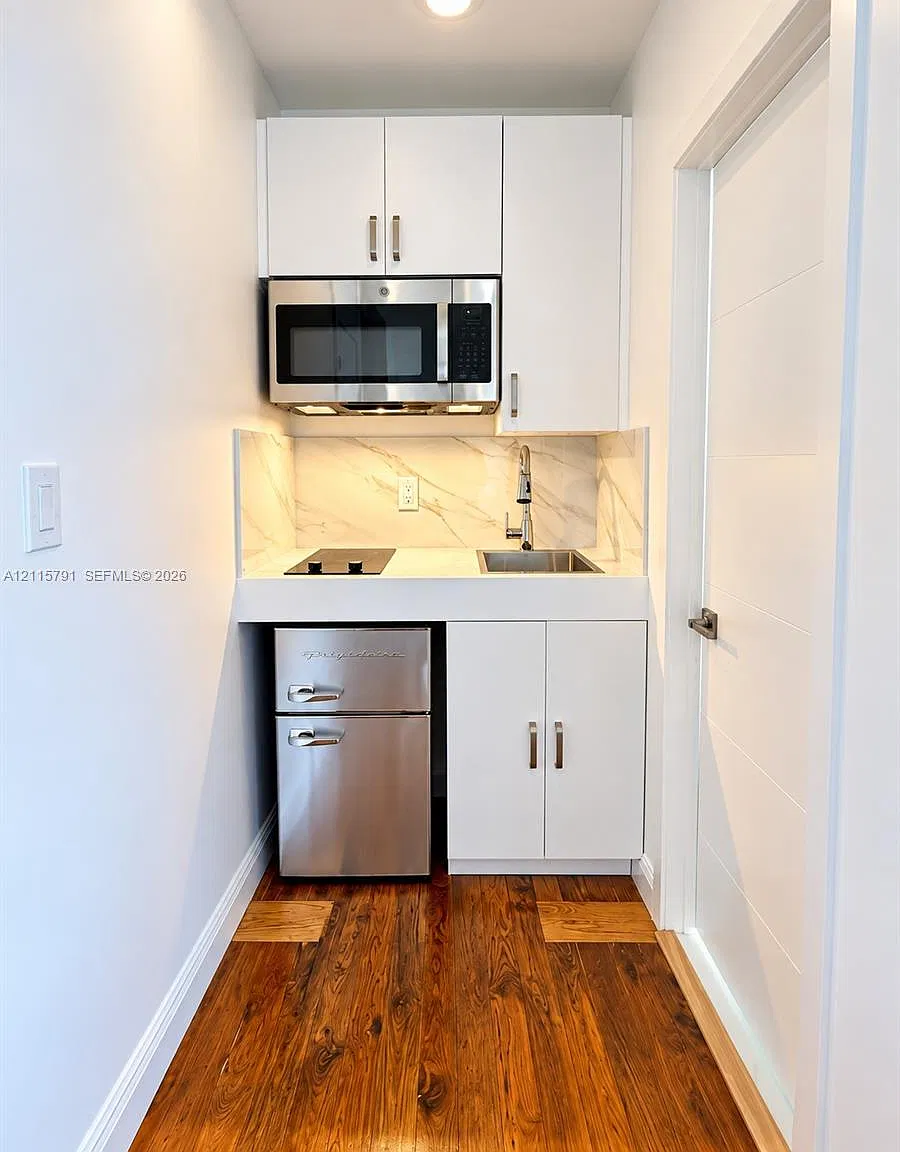 1455 Michigan Ave Condo — Photo 3