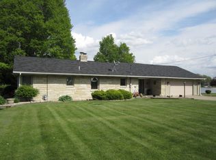 214 W Willow Ct, Kendallville, IN