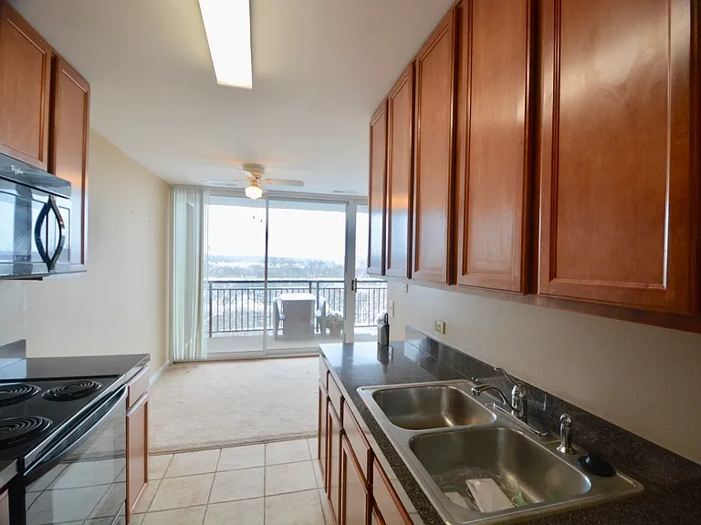 6020 Oakwood Dr #4H — Photo 5