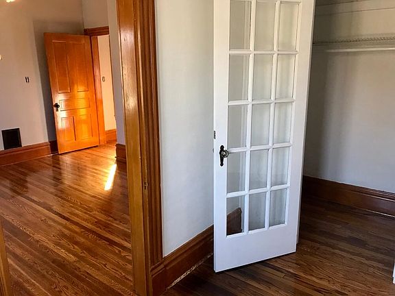 4th image of 512 Alexander St