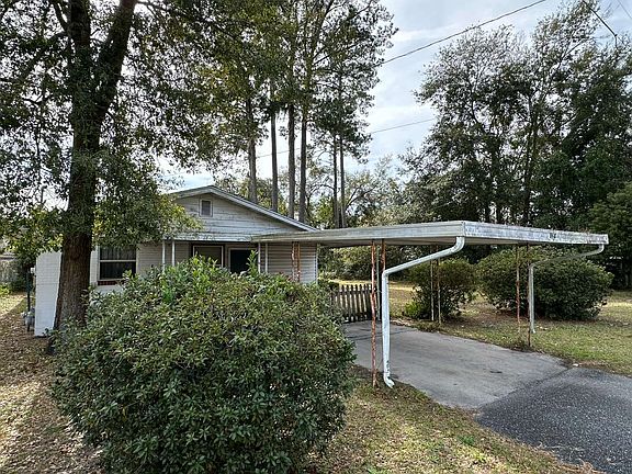 2nd image of 864 SW Poplar Ln