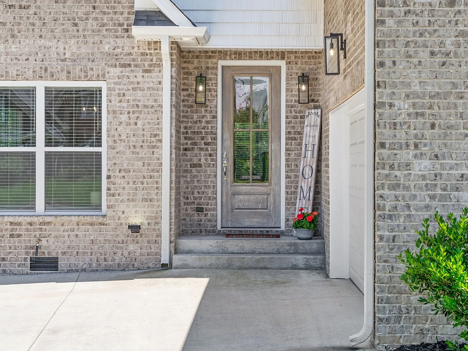4 bed, 3.0 bath, 2642 sqft, $2,850 — Photo 4