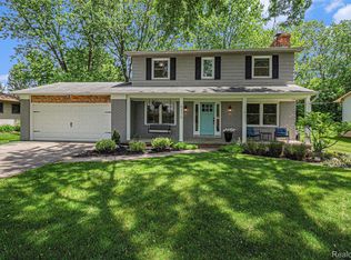 5375 Sturbridge Rd, Grand Blanc, MI 48439