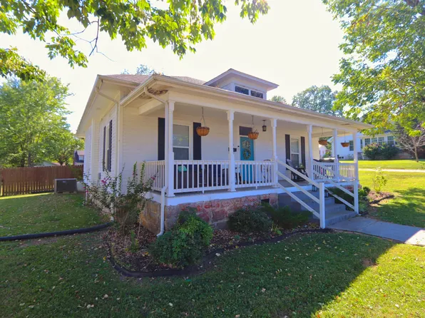 204 Jefferson Ave E, Carthage, TN 37030