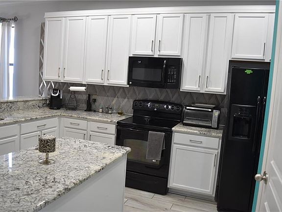 3rd image of 989 Hermosa Way