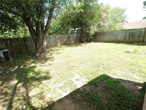 2nd image of 521 Chisholm Valley Dr