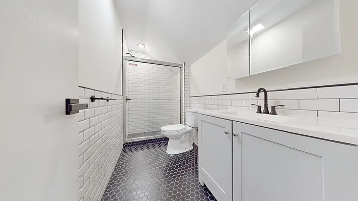 Sold by Remax Edge | media 16