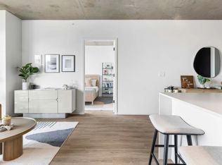 226 N Elizabeth St #2405, Chicago, IL 60607